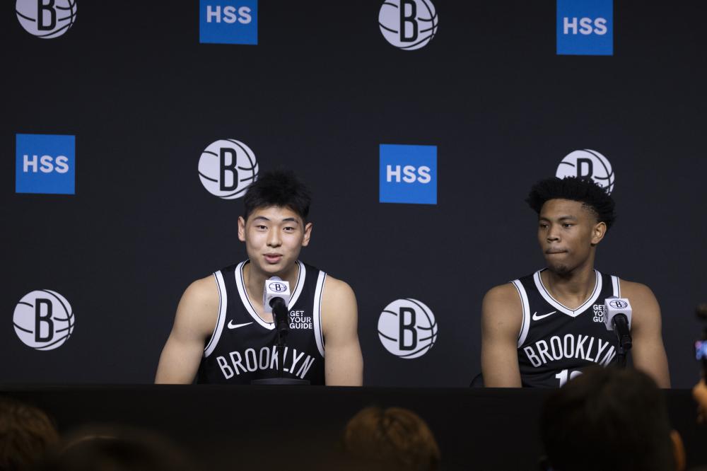 他在一次采 他在一次采