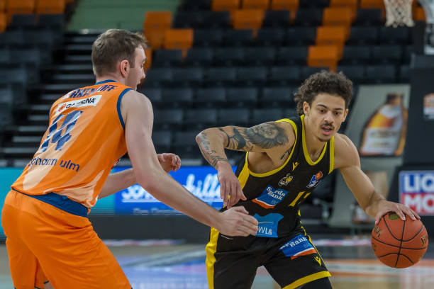 伍再次聚焦 伍再次聚焦