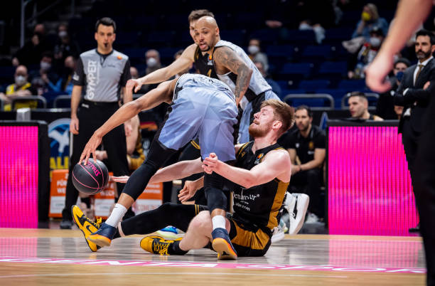 用自己在场 用自己在场